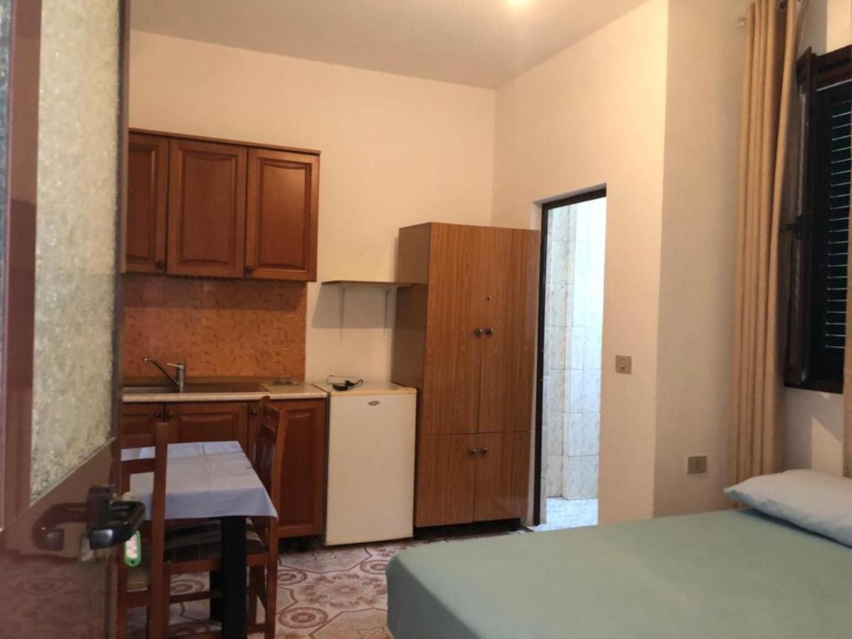 Vila Osmenaj Rent Room Or Apartment Vlorë エクステリア 写真